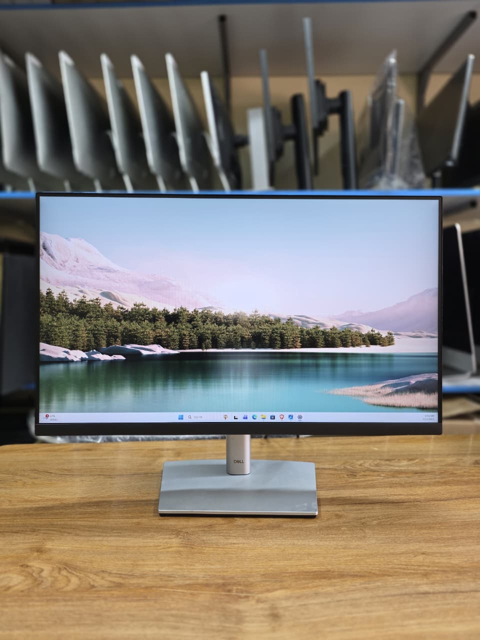 Dell P2422H 24 INCH Edge to Edge Monitor Full HD (1920*1080) 60hz Vga/Display/HDMI Adjustable/Tiltable Stand Free HDMI Cable Super Clean Pieces Available - Desktops in Chuka, Kenya