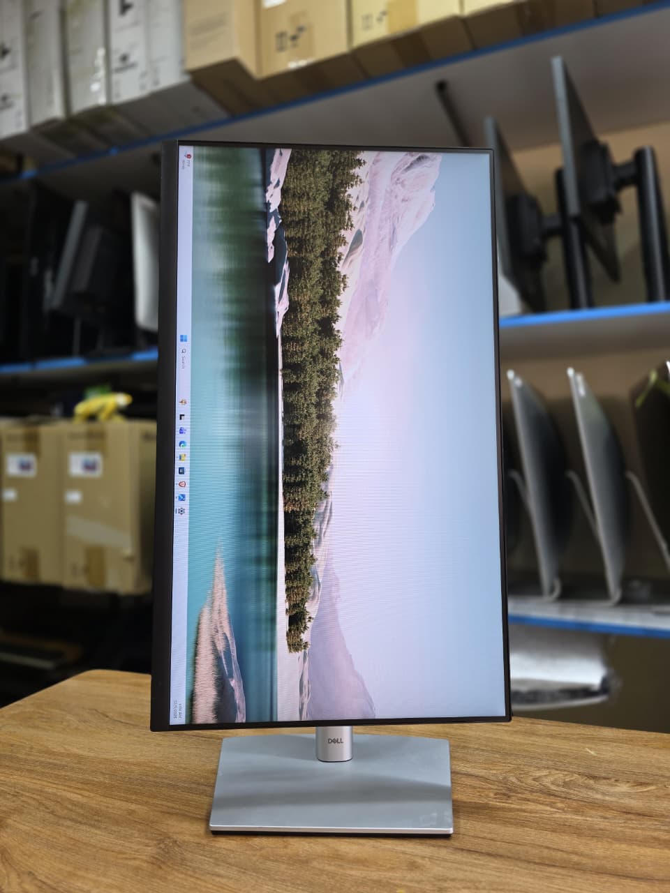 Dell P2422H 24 INCH Edge to Edge Monitor Full HD (1920*1080) 60hz Vga/Display/HDMI Adjustable/Tiltable Stand Free HDMI Cable Super Clean Pieces Available - Desktops in Chuka, Kenya