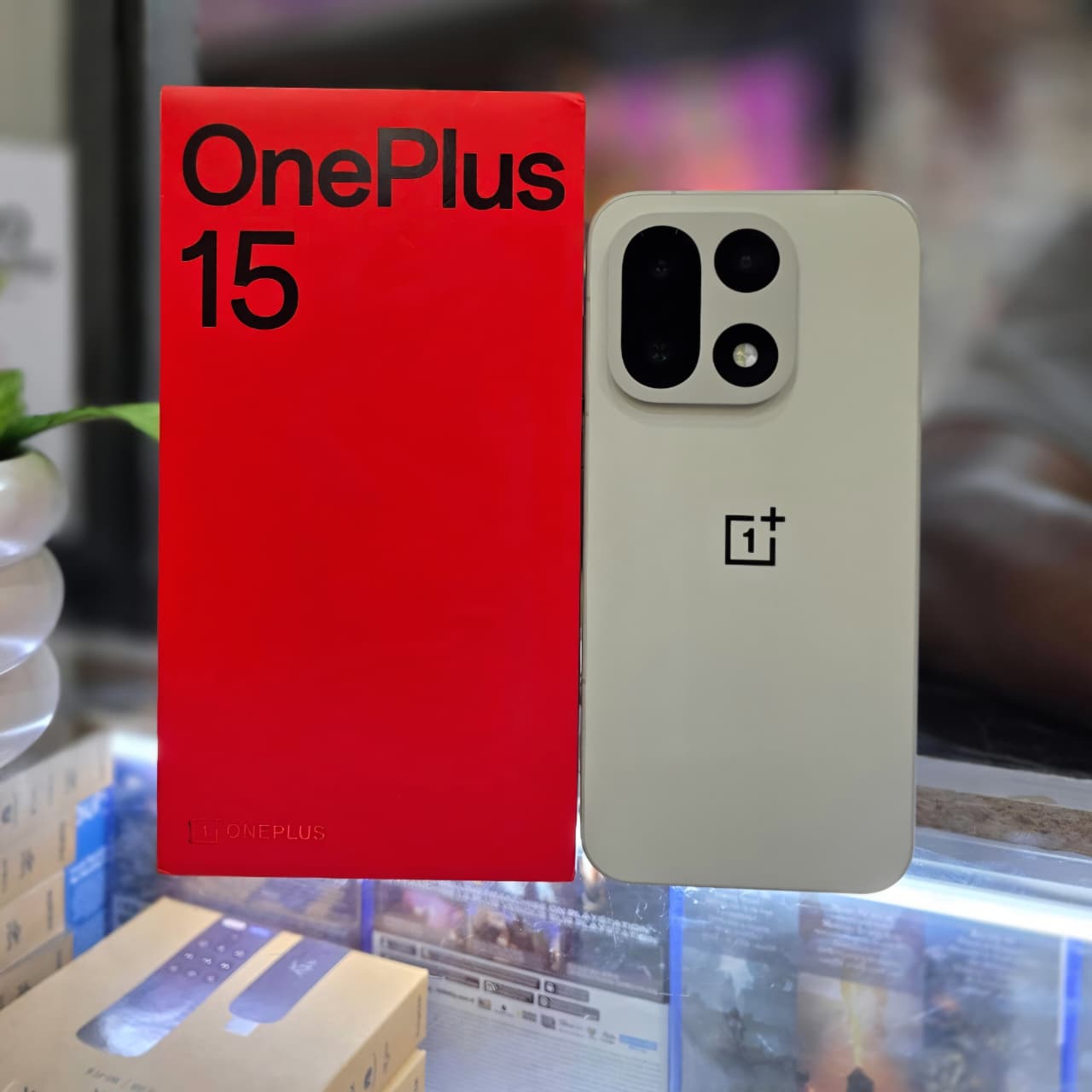 OnePlus 15 12GB RAM 256GB ROM - Phones in Chuka, Kenya